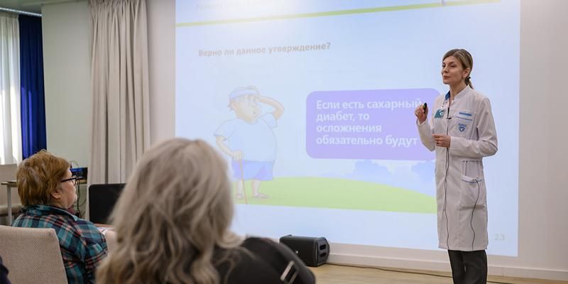 В центрах московского долголетия научат контролировать сахарный диабет и остеопороз