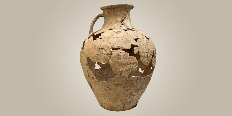 Керамика Чижевского подворья: отреставрирован белоглиняный кувшин XVI века
