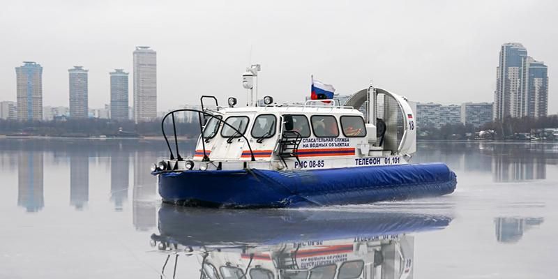 Хрупкий лед: спасатели в усиленном режиме патрулируют столичные водоемы