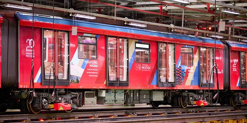 Тематический поезд к 20-летию ОЭЗ «Технополис Москва» вышел на БКЛ