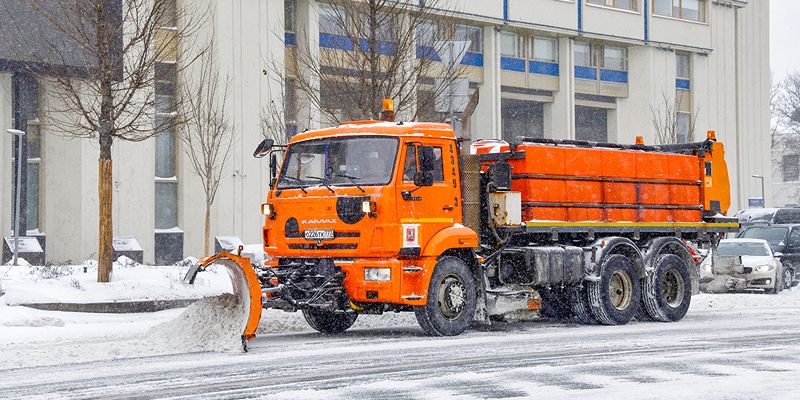 Городские службы ликвидируют последствия снегопада
