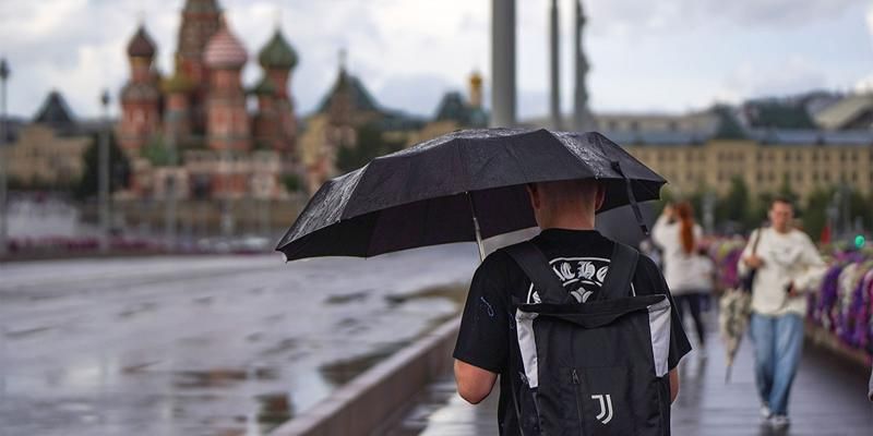 Дождь, гроза и сильный ветер: москвичей предупреждают об ухудшении погоды