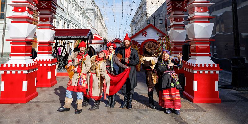 Виртуоз-балалаечник, казачьи песни и электро-фолк: на фестивале «Московская Масленица» выступят более 700 артистов