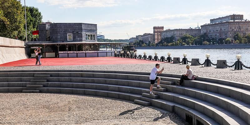Для любителей бачаты и хастла: на набережной в Парке Горького отремонтировали танцевальные площадки