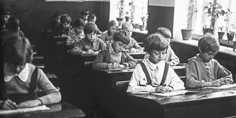 Как учились и учили в Москве: Главархив поделился материалами об истории школьного образования ко Дню учителя
