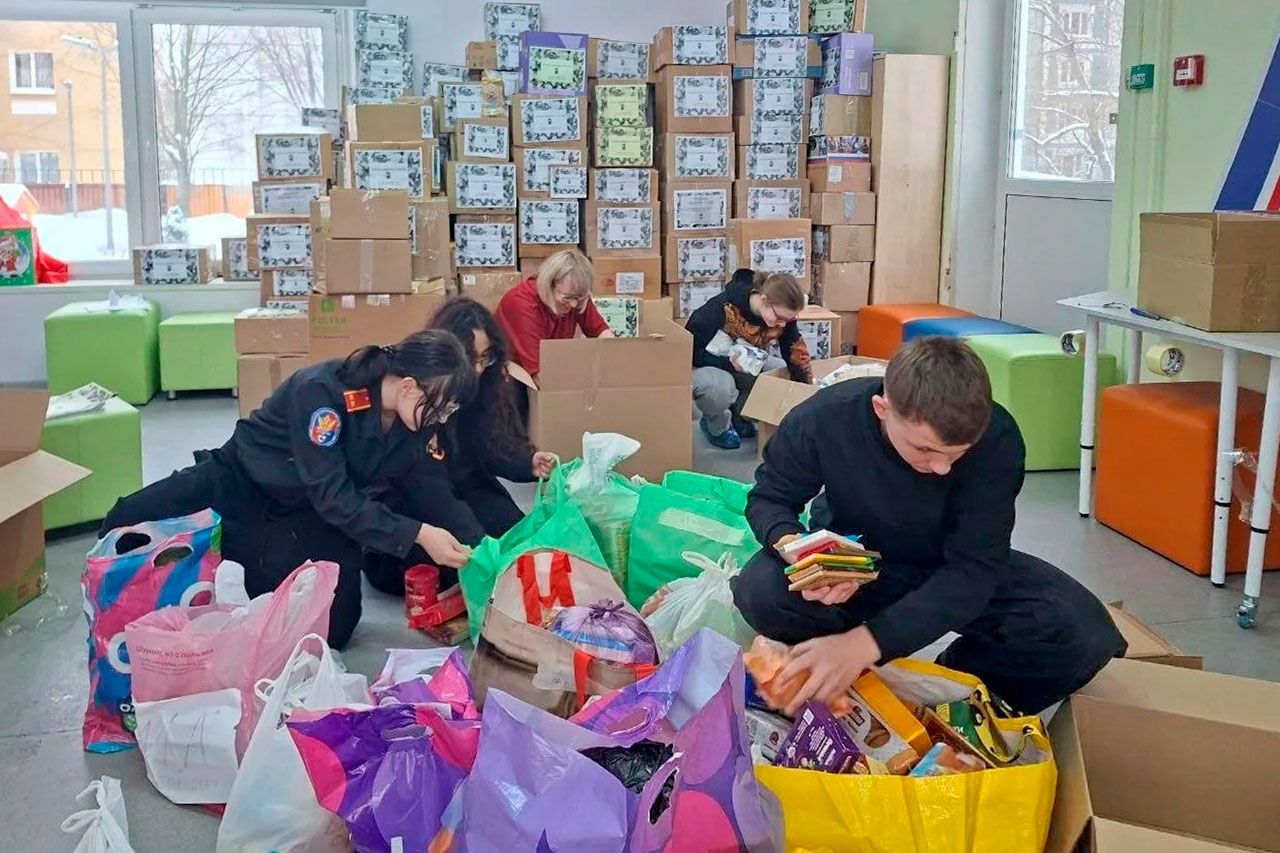 Уроки добра: как школьники и педагоги собирают помощь участникам специальной военной операции