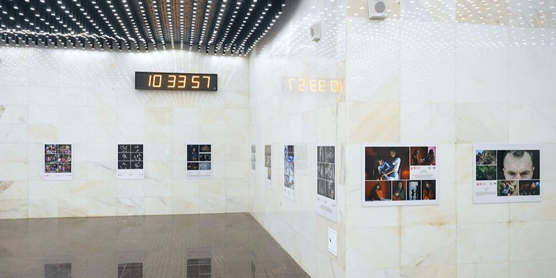 На эскалаторной галерее на Воробьевых горах открылась фотовыставка о жизни маломобильных людей