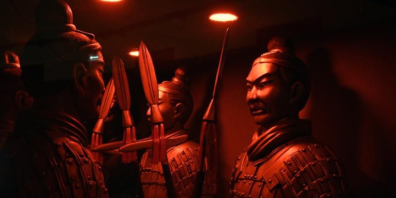 Костюмы XIX века, терракотовые воины и фигурки из майолики: какие выставки можно посетить на ВДНХ в октябре и ноябре