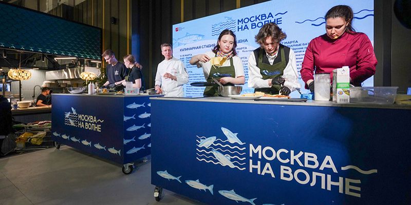 «Блин фортуны» и красная икра: почти 20 тысяч человек посетили рынок «Москва — на волне» в Масленую неделю