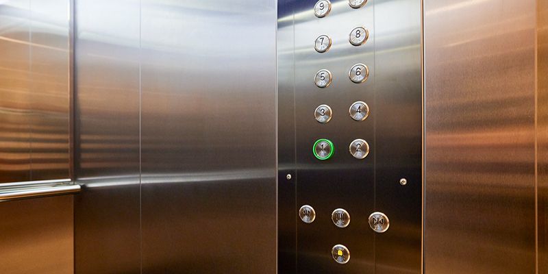 Более 2,2 тысячи лифтов заменили в Москве в 2022 году