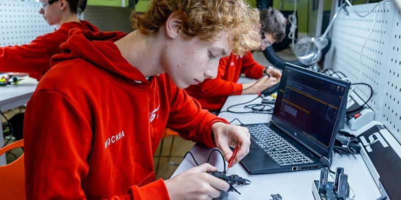 Московский колледж бизнес-технологий отмечает 50-летие