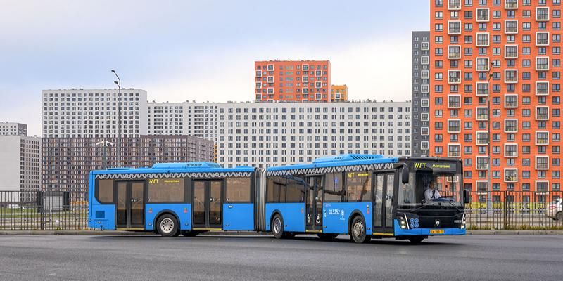 16 автобусов особо большого класса работают на маршруте М72
