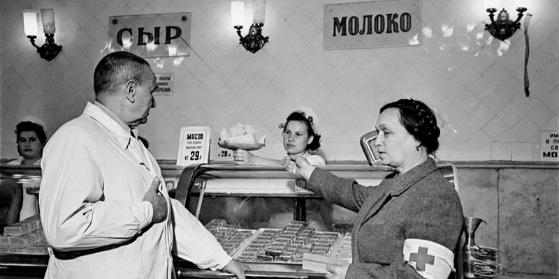 «Бочкин, как там насчет другой точки»: Главархив – о том, как в столичных магазинах улучшали качество обслуживания покупателей
