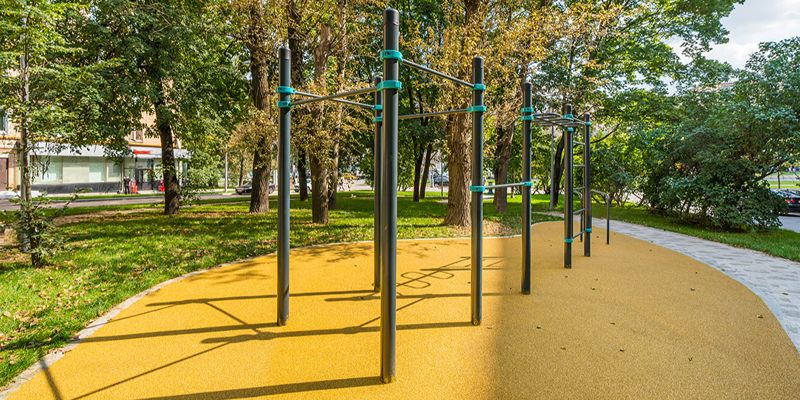 На Ленинском проспекте обустроили две спортивные площадки