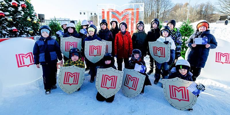 20 команд приняли участие в снежной битве на Воробьевых горах