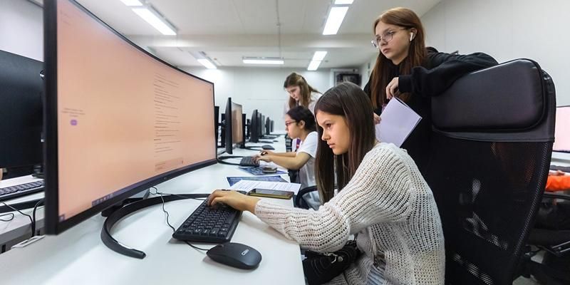 Новый уровень: как фестиваль колледжей Москвы помогает сделать первые шаги в мир ИТ