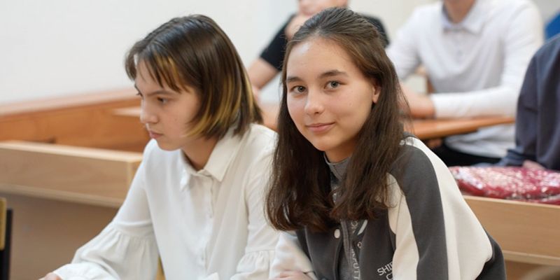 Определить время по йодным часам и создать грозу в пробирке: как в Москве прошел Олимпиадный праздник