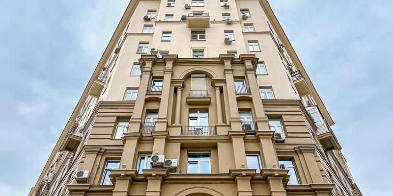 В Москве восстанавливают архитектурный облик семи жилых домов с колоннами