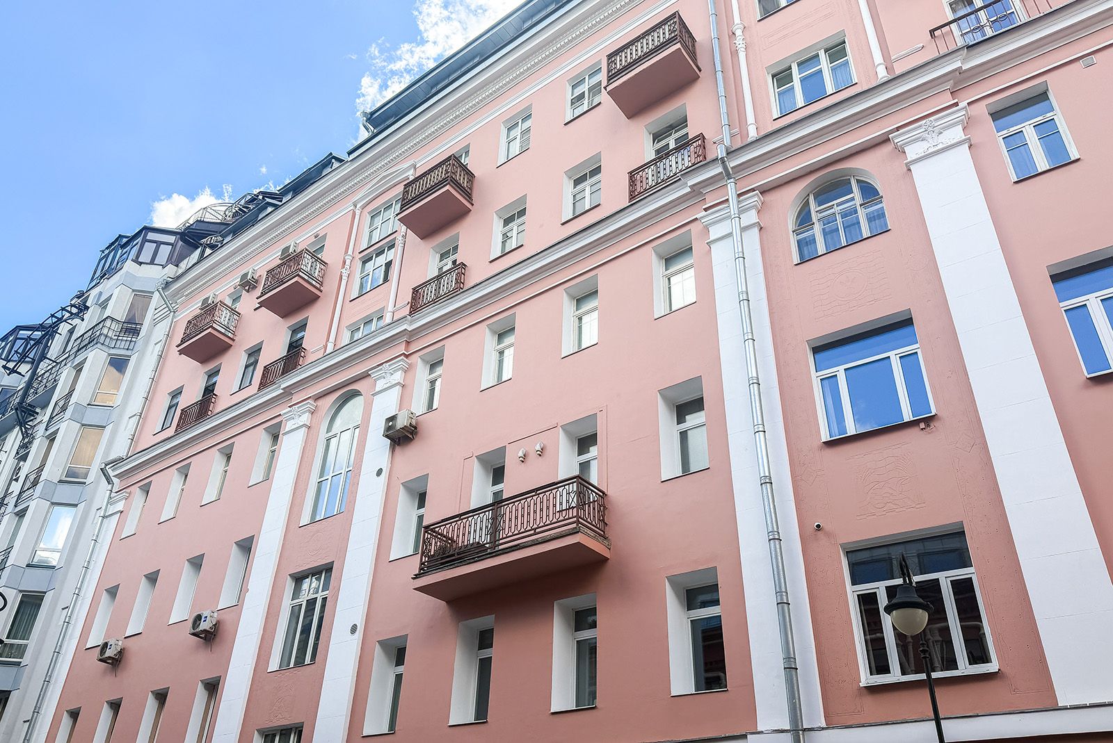 В Москве капитально ремонтируют три дома в стиле неоклассицизма