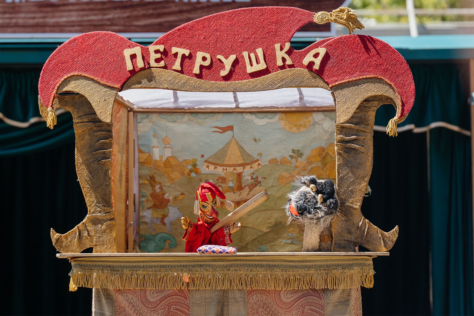 Спектакли-путешественники: как устроена новая передвижная сцена «Дилижанс» фестиваля «Театральный бульвар»