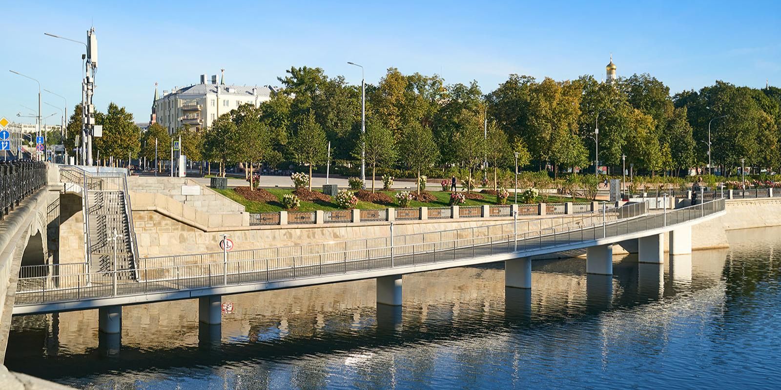 Новый пешеходный мост в центре Москвы
