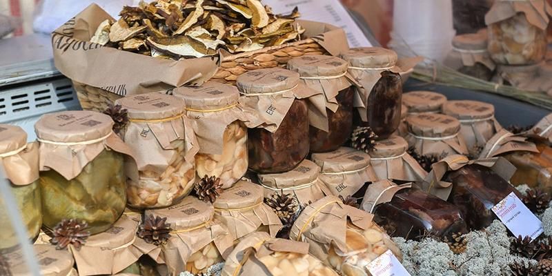 Когда хобби становится делом жизни: участники московской ярмарки продают сушеные грибы ручной заготовки
