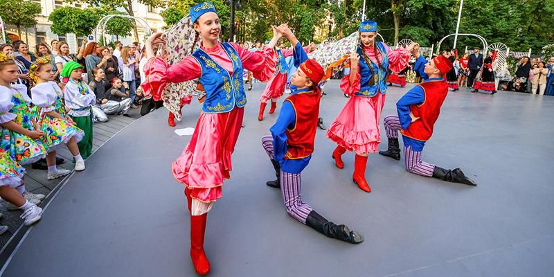 На Чистопрудном бульваре проходит танцевальный конкурс в рамках «Лета в Москве»
