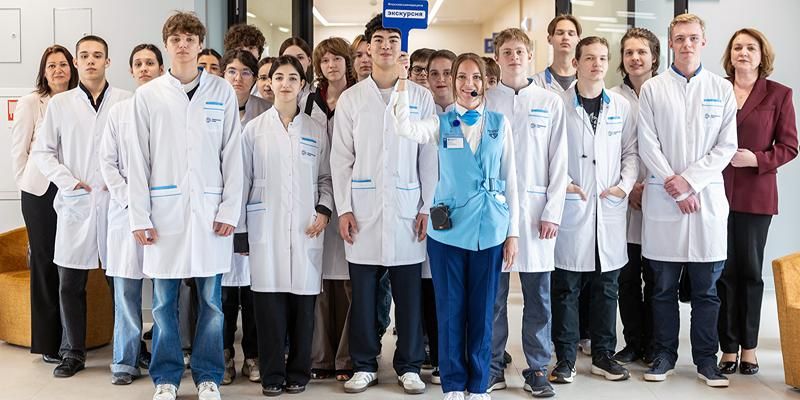 Новая концепция исцеляющей среды: ученики столичных медицинских и медиаклассов побывали на выставке «ВМЕСТЕ»