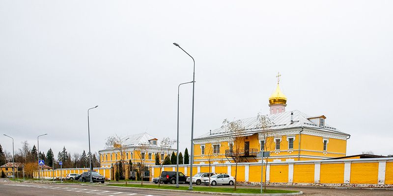Территорию возле Троице-Одигитриевской Зосимовой пустыни благоустроили