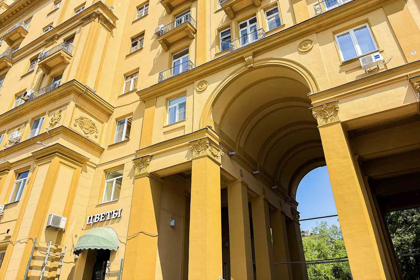 Более 100 современных лифтов установят в многоподъездных и высотных жилых домах в центре Москвы
