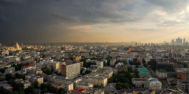 Ливень, гроза и град: москвичей предупредили об ухудшении погоды