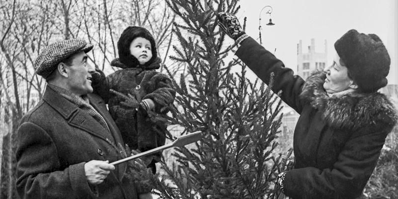 Новогодние традиции сквозь время. Как отмечали главный зимний праздник в Москве в разные эпохи