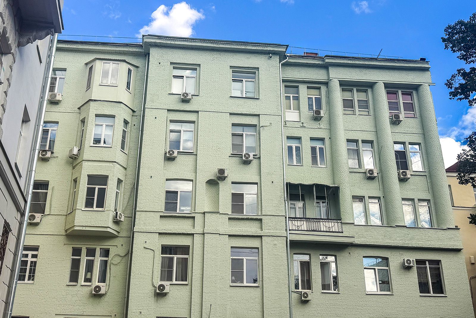 В Москве капитально ремонтируют три дома в стиле неоклассицизма