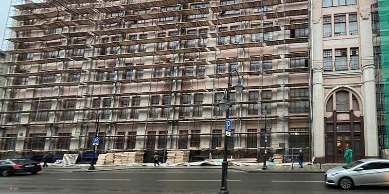 Началась реставрация фасадов главного производственного корпуса типографии Сытина на Пятницкой улице
