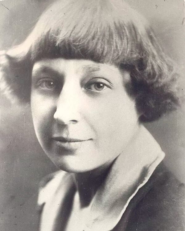 Марина Цветаева. Фото П. Шумова. 1925 год