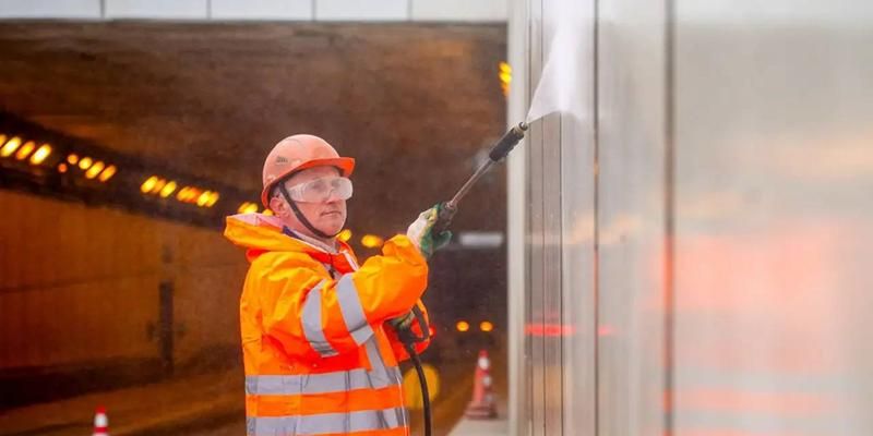 Более 100 транспортных тоннелей промыли после осенне-зимнего периода
