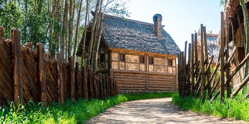 3D-принтеры, солома и сваи: как в кинопарке «Москино» создают декорации для съемок фильмов