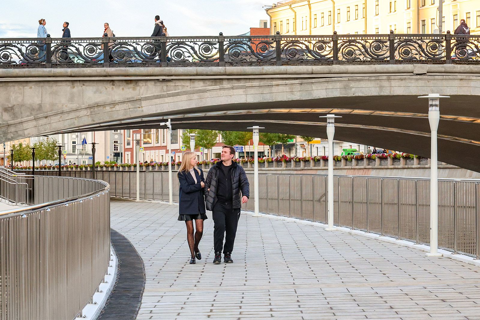Комфорт и безопасность: как проводили испытания пешеходного моста на Болотной набережной