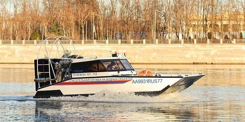 Московские спасатели будут патрулировать водоемы на новых скоростных аэролодках