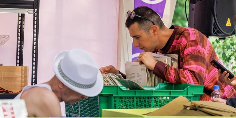Ламповая техника и грампластинки: что посмотреть на винтажном маркете на Чистопрудном бульваре
