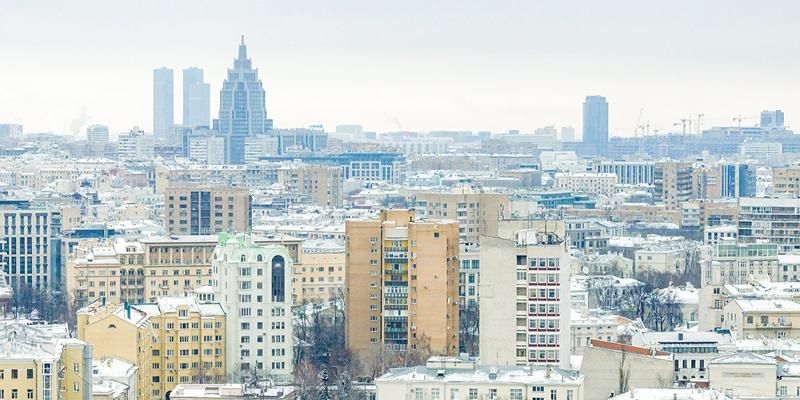 Около 700 крыш многоквартирных домов отремонтировали в столице в 2025 году