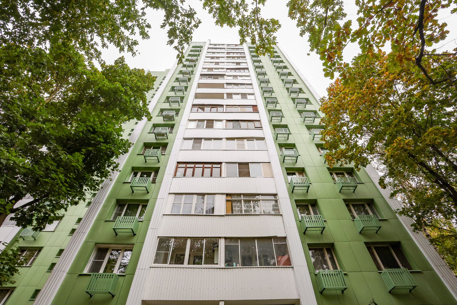 Более 550 фасадов жилых домов обновили в Москве с начала года