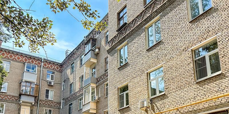 Около 50 домов с красными кирпичными карнизами капитально отремонтировали в столице