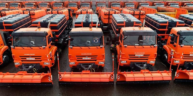 Коммунальную технику Москвы перевели на зимний режим работы