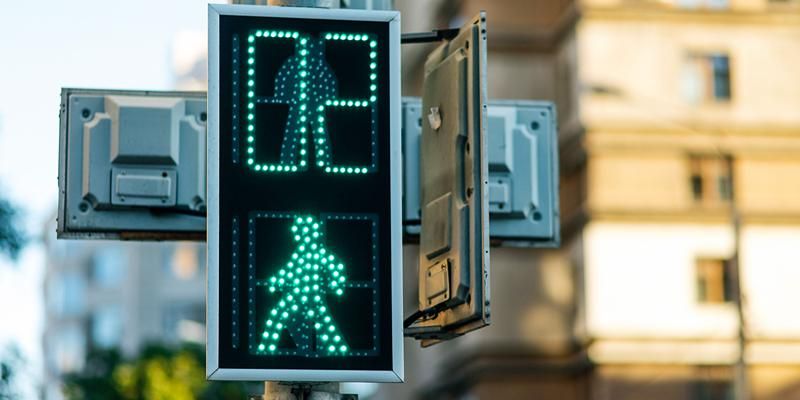 В 2025 году в Москве установят и модернизируют светофоры по 250 адресам