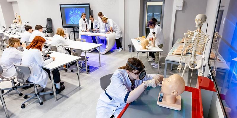 Выпускники предпрофессиональных классов столицы показали на ЕГЭ лучшие в стране результаты