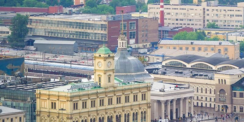 Специалисты приступили к обновлению кровли Ленинградского вокзала