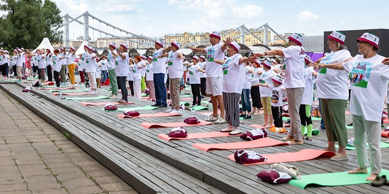 Зумба, гимнастика и лекция врача: к «Зарядке долголетия» присоединились более трех тысяч москвичей старшего возраста