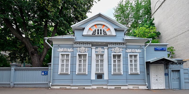 Фасады в цвете «дикий» и обои с путти: как преобразился дом Палибина после реставрации