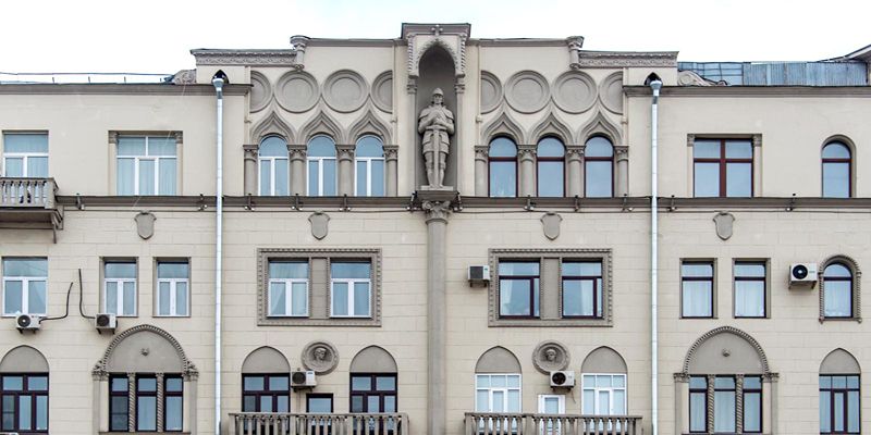 Филенки с крылатыми львами и скульптура рыцаря: в Тверском районе отремонтируют доходный дом А.В. Шугаевой